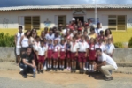 Junto a pioneros y otros pobladores de la comunidad de Cabo Cruz, en Niquero.