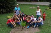 Junto a colegas en el jardín botánico Cupaynicú
